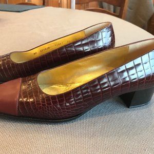 Elegant Brown Crocodile Pattern Women's Shoes